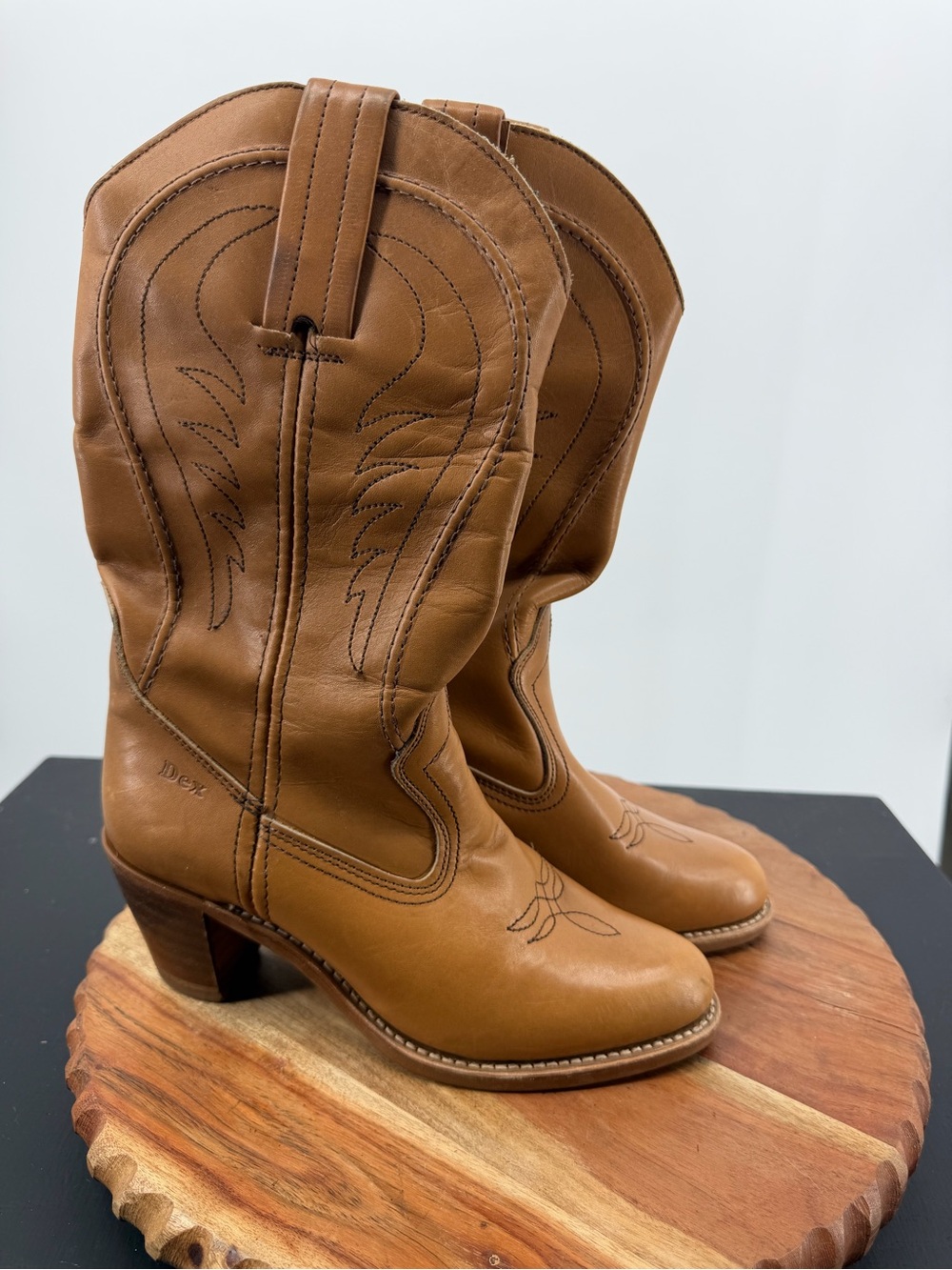 Vintage Dex Dexter Tan Embroidered Heeled Cowboy Boots Made USA 7.5 narrow 1970s